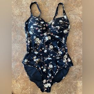 Nip Tuck One Piece Swimsuit Size 8